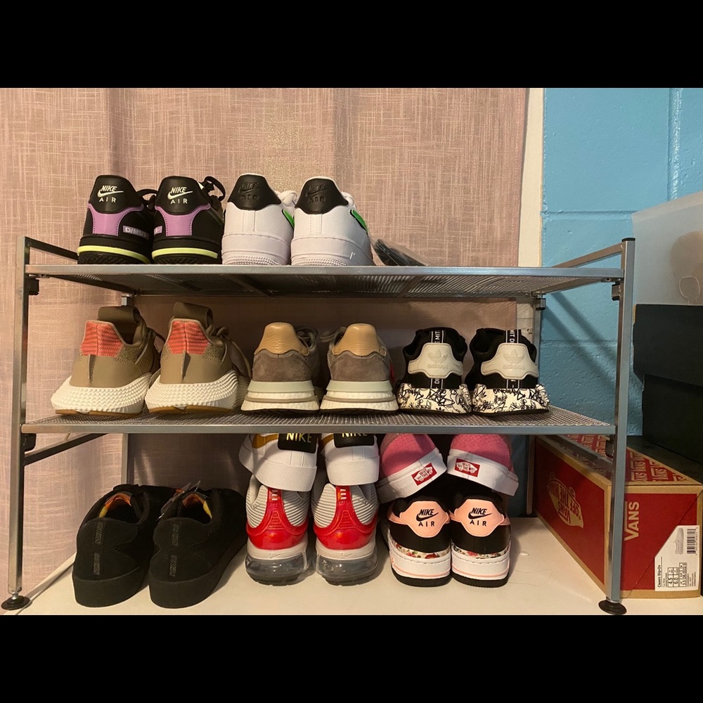 Bunch of shoes (read description)